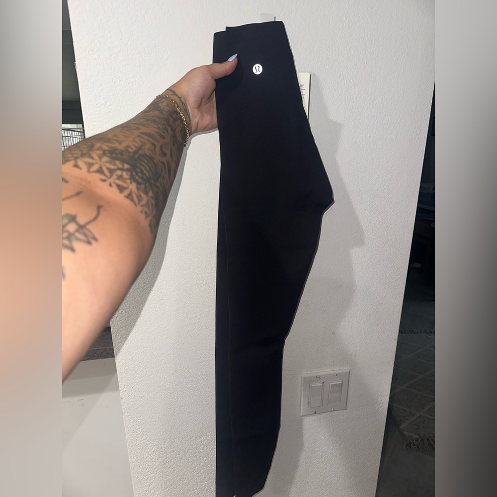 Lululemon leggings size 0 - Picture 2 of 2